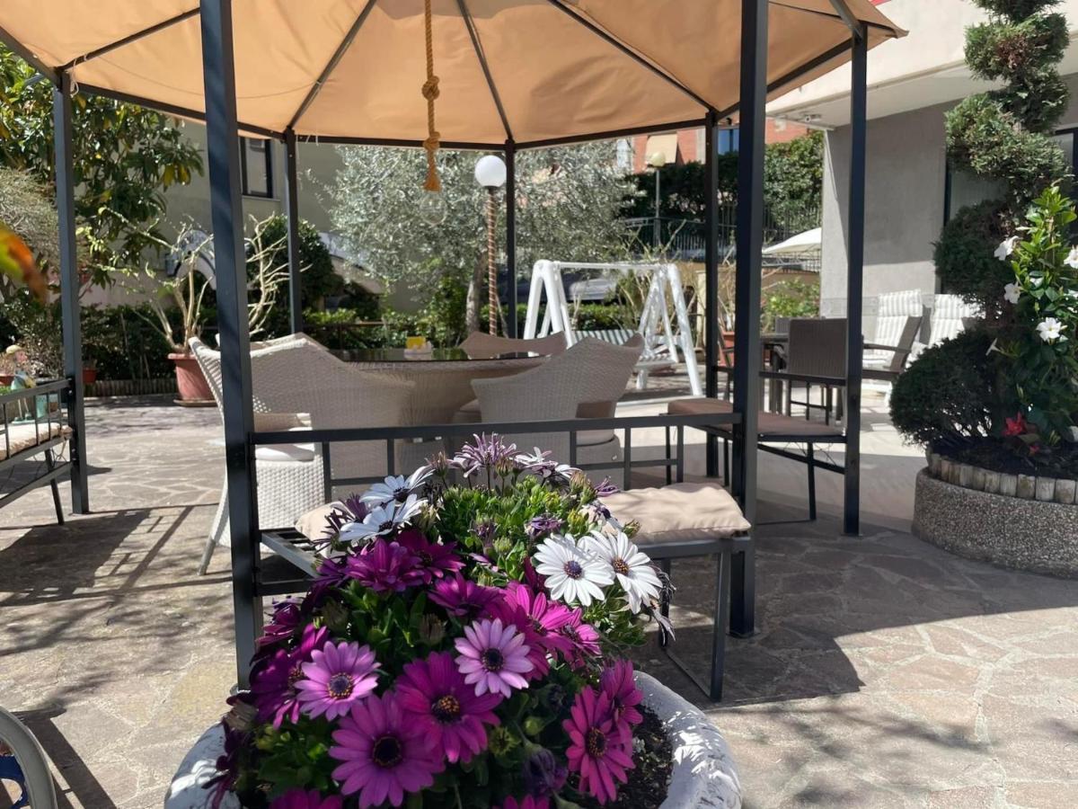 Hotel Cristina Chianciano Terme Bagian luar foto