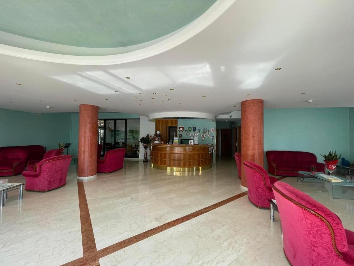 Hotel Cristina Chianciano Terme Bagian luar foto
