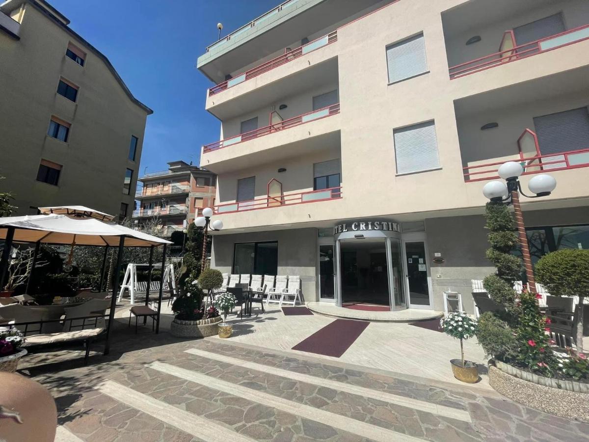 Hotel Cristina Chianciano Terme Bagian luar foto