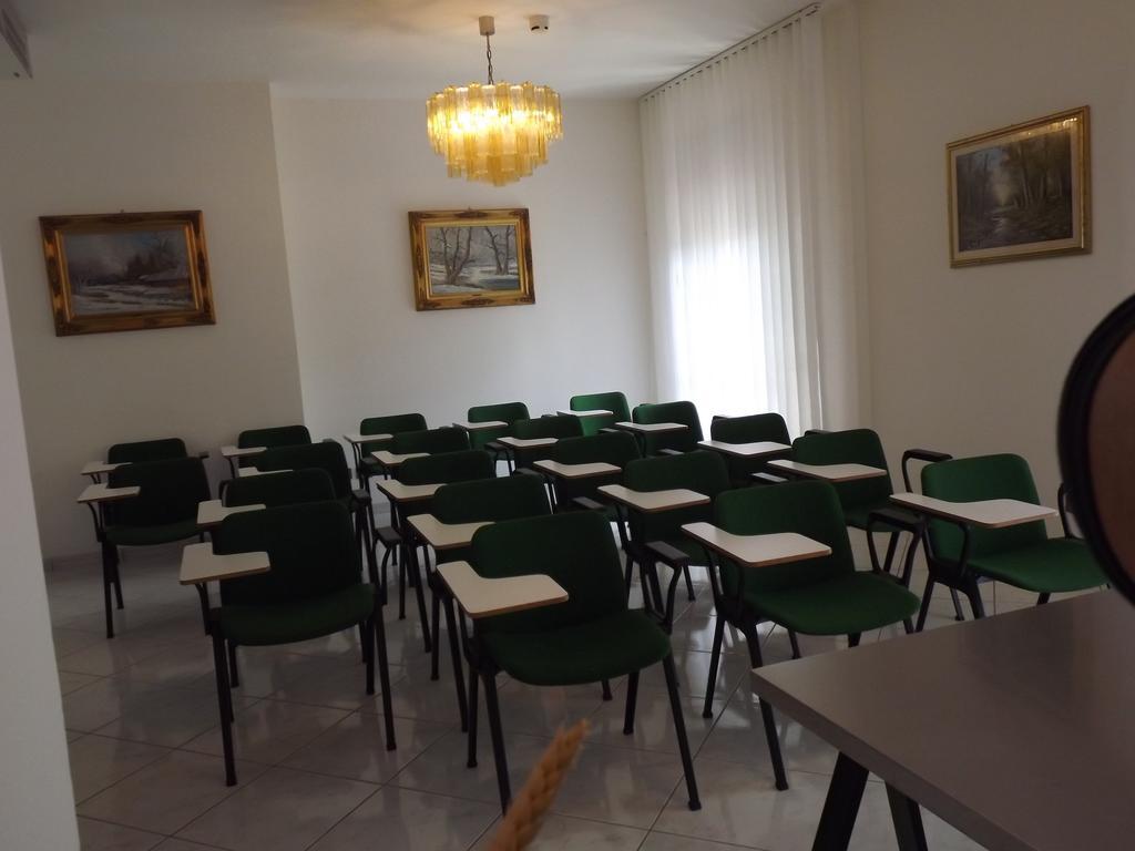 Hotel Cristina Chianciano Terme Bagian luar foto