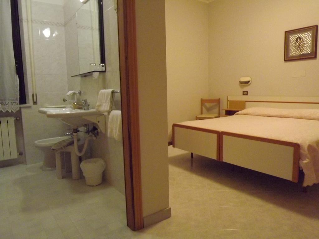 Hotel Cristina Chianciano Terme Ruang foto