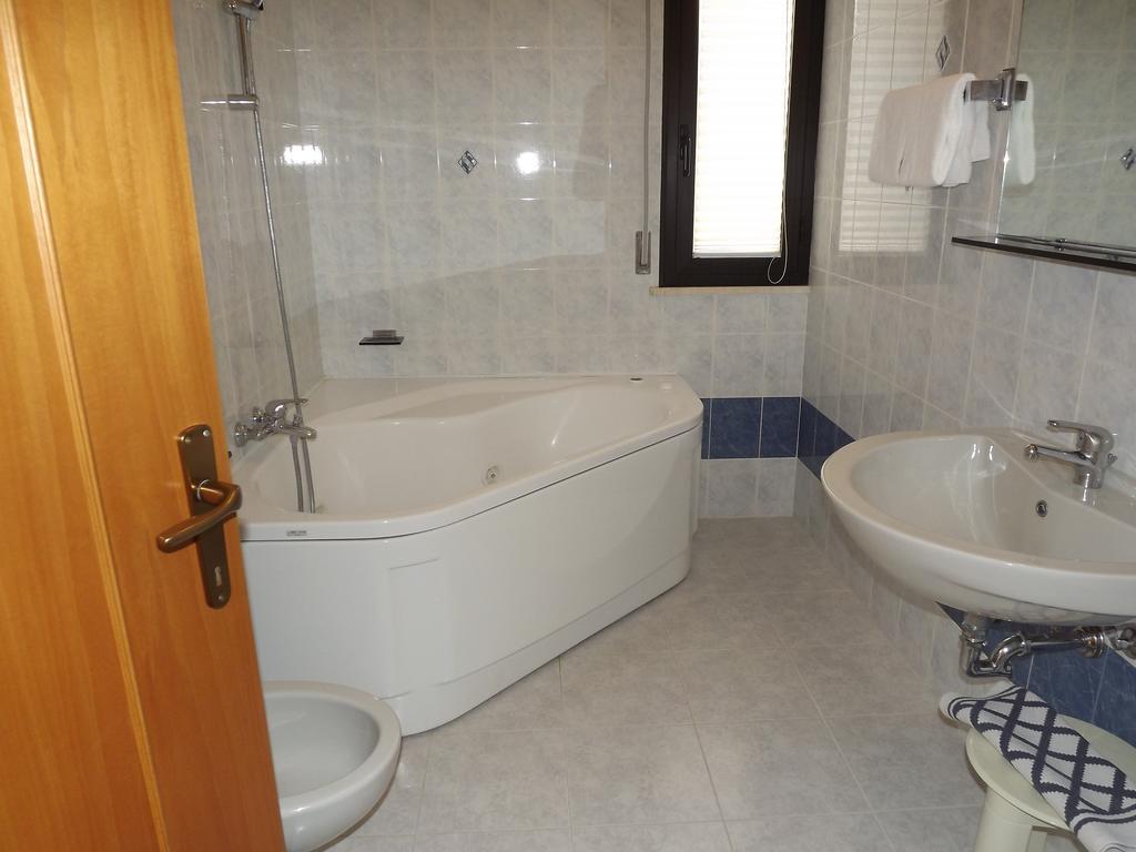 Hotel Cristina Chianciano Terme Bagian luar foto