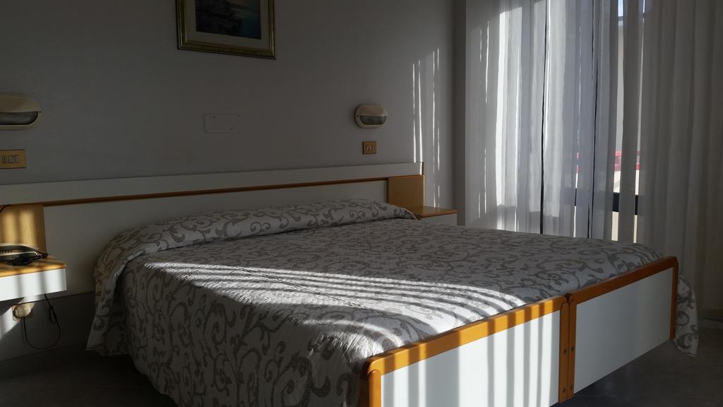 Hotel Cristina Chianciano Terme Bagian luar foto